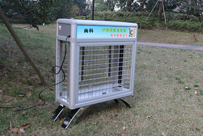 小區草坪滅蚊燈接220V市電安裝效果